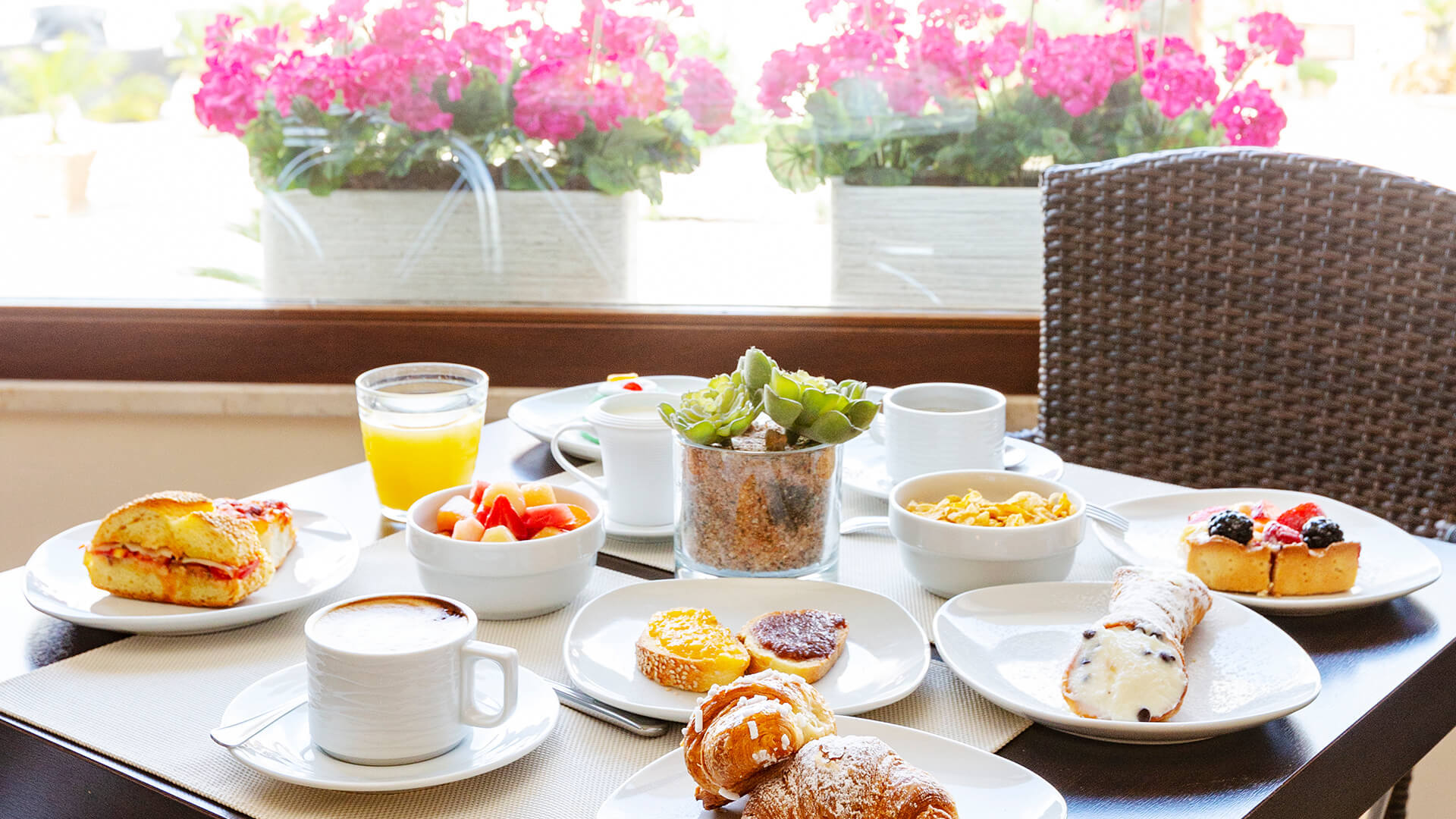 Tavolo colazione fiori